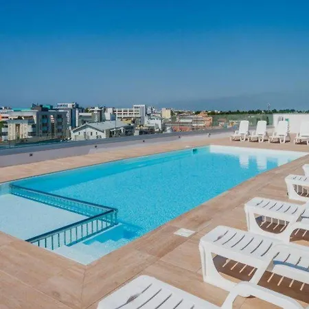 Apartment Prime Location Flat With Rooftop Pool