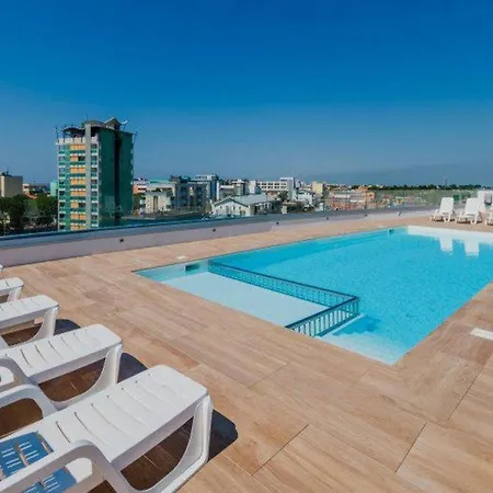Prime Location Flat With Rooftop Pool Apartment *