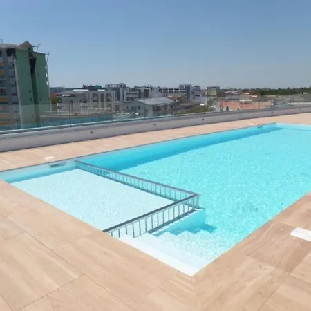 Apartment Prime Location Flat With Rooftop Pool