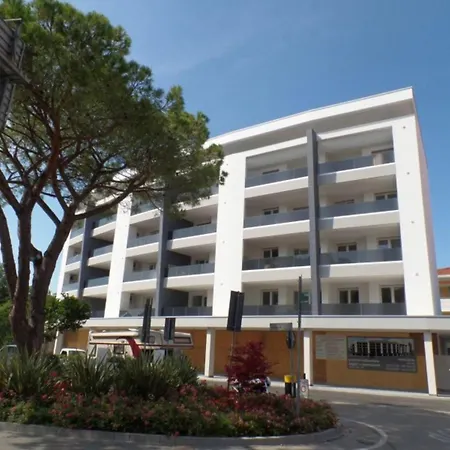 Prime Location Flat With Rooftop Pool Apartment Bibione
